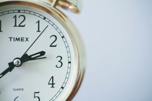 alarm-clock-gold-hands-of-a-clock-1778-825x550